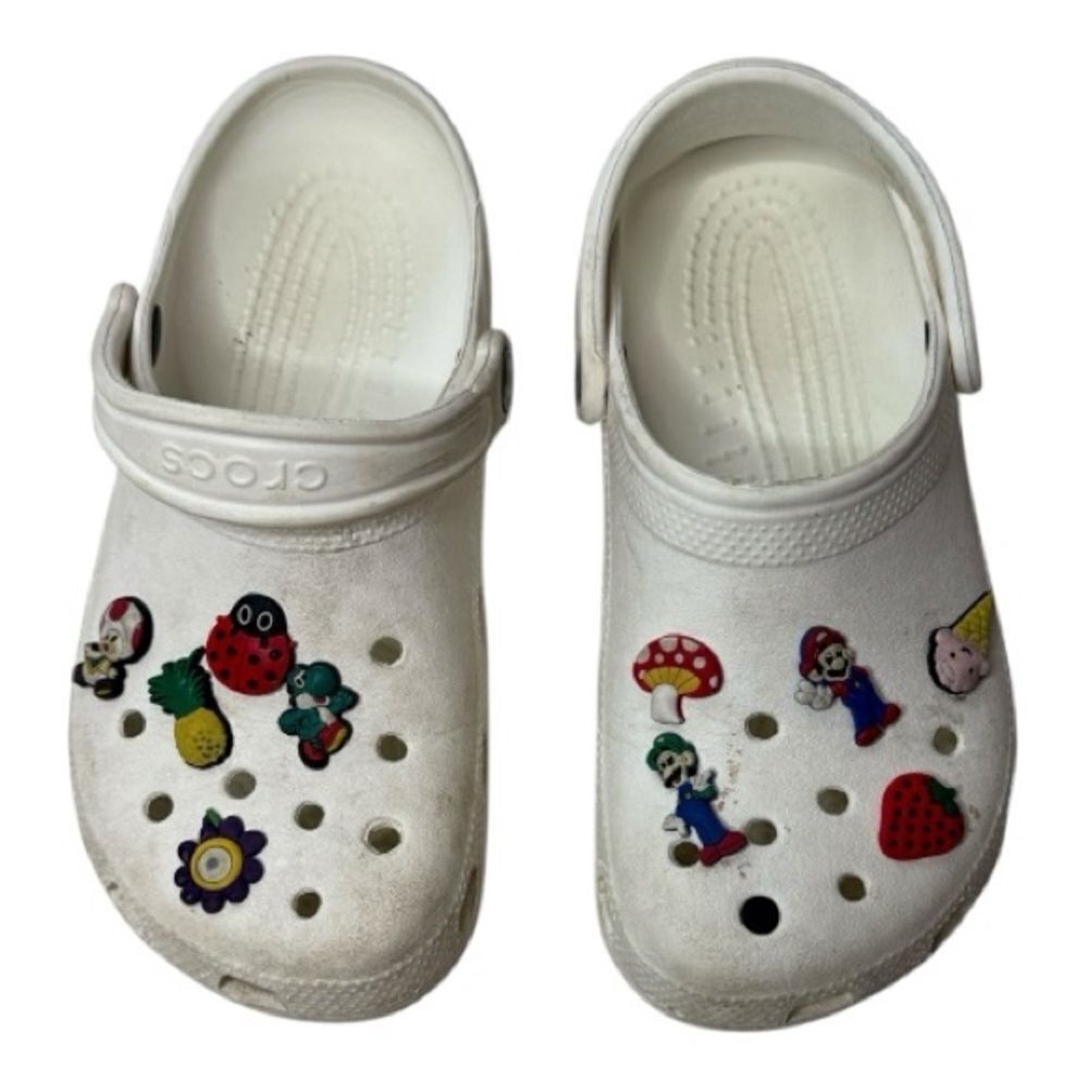 Crocs White Classic With 10 Jibits. Size 7.